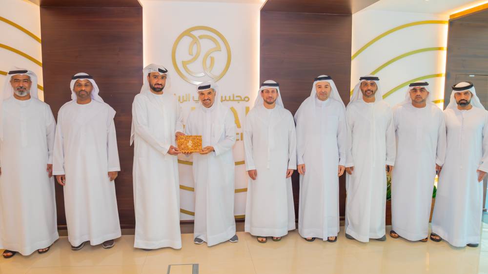 صورة تذكارية لزيارة وفد اللجنة الأولمبية لمجلس دبي الرياضي