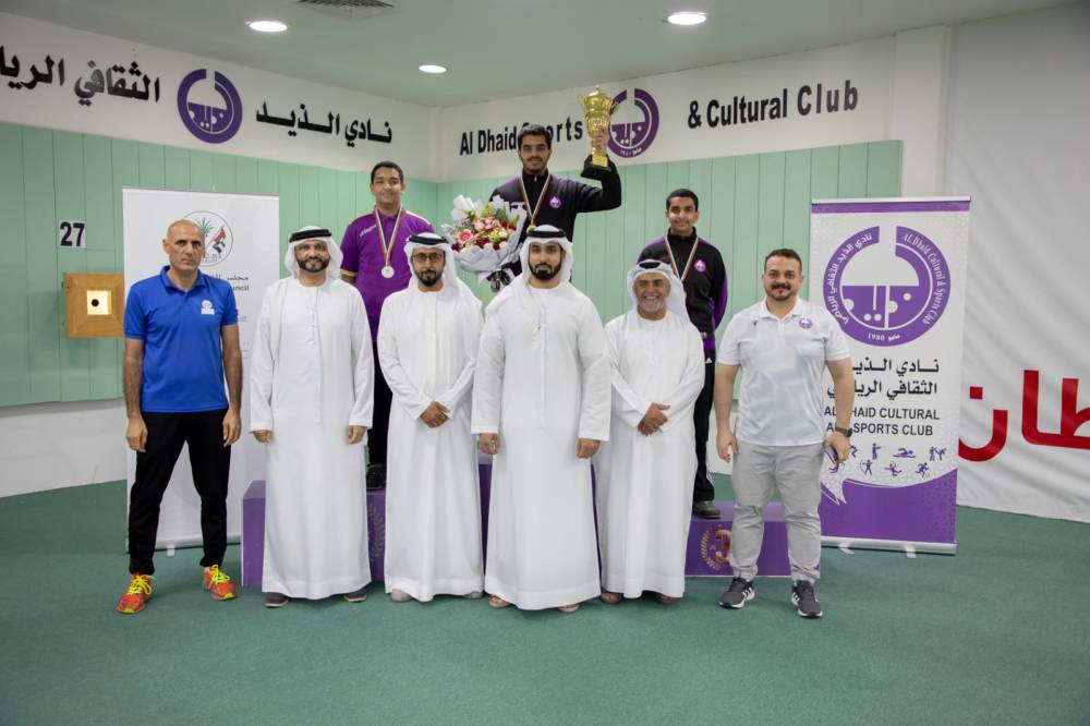 أبطال نادي الذيد على منصة التتويج