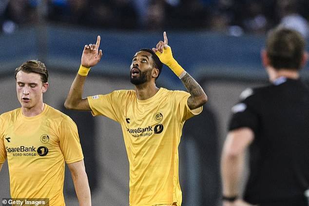 أمال في وصافة القائمة 