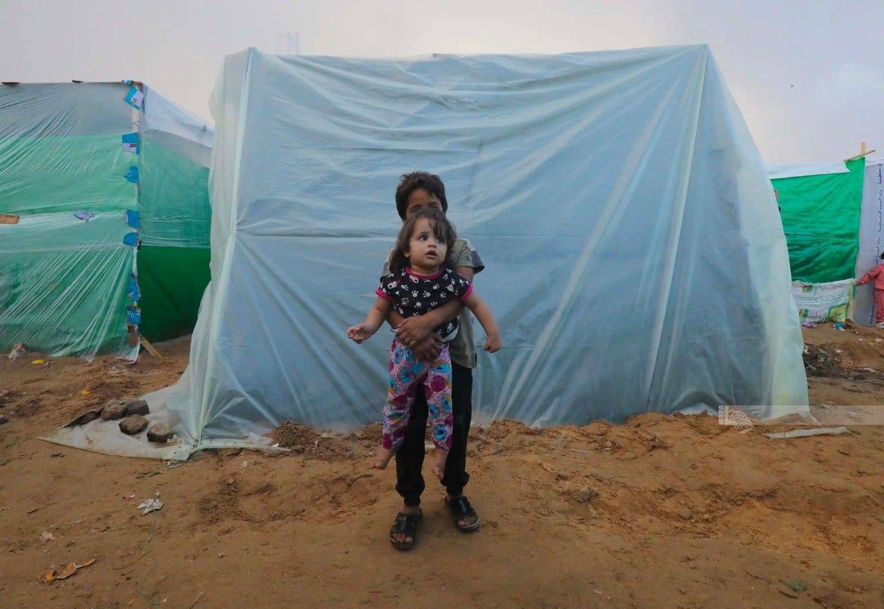 أطفال مستشفى الشفاء.. براءة تحت القصف