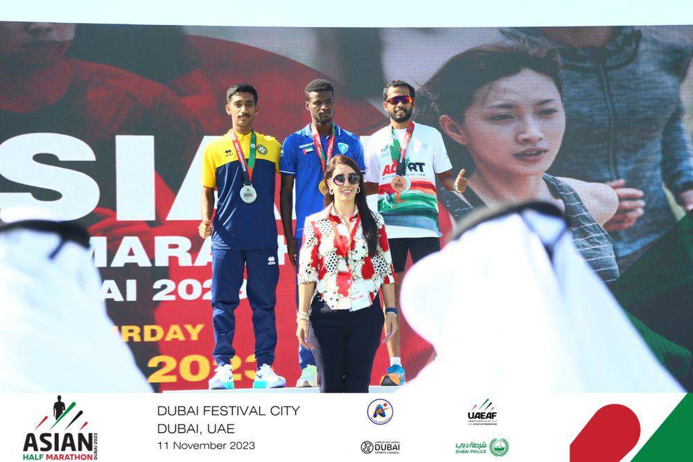 تتويج المشتغل بالفضية