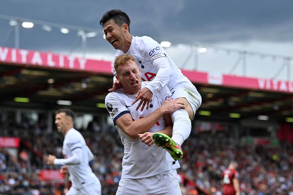 كولوفيسكي يتلقى التهاني من سون