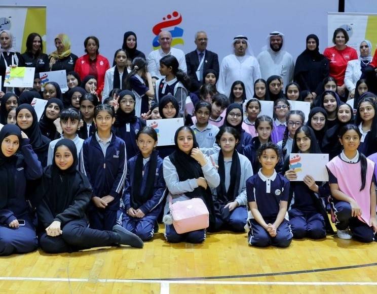 حنان المحمود تتوسط المشاركات عقب تتويجهن