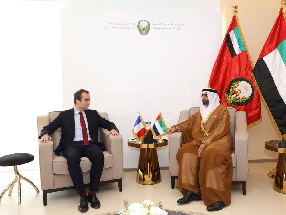 محمد البواردي خلال استقبال ضيف 
