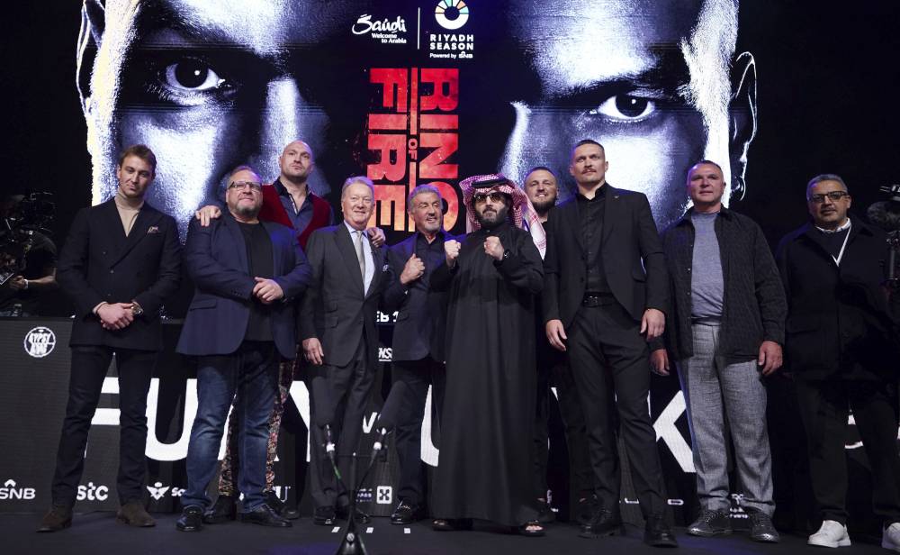 تعرف إلى أسرار النزال التاريخي بين فيوري وأوسيك في السعودية