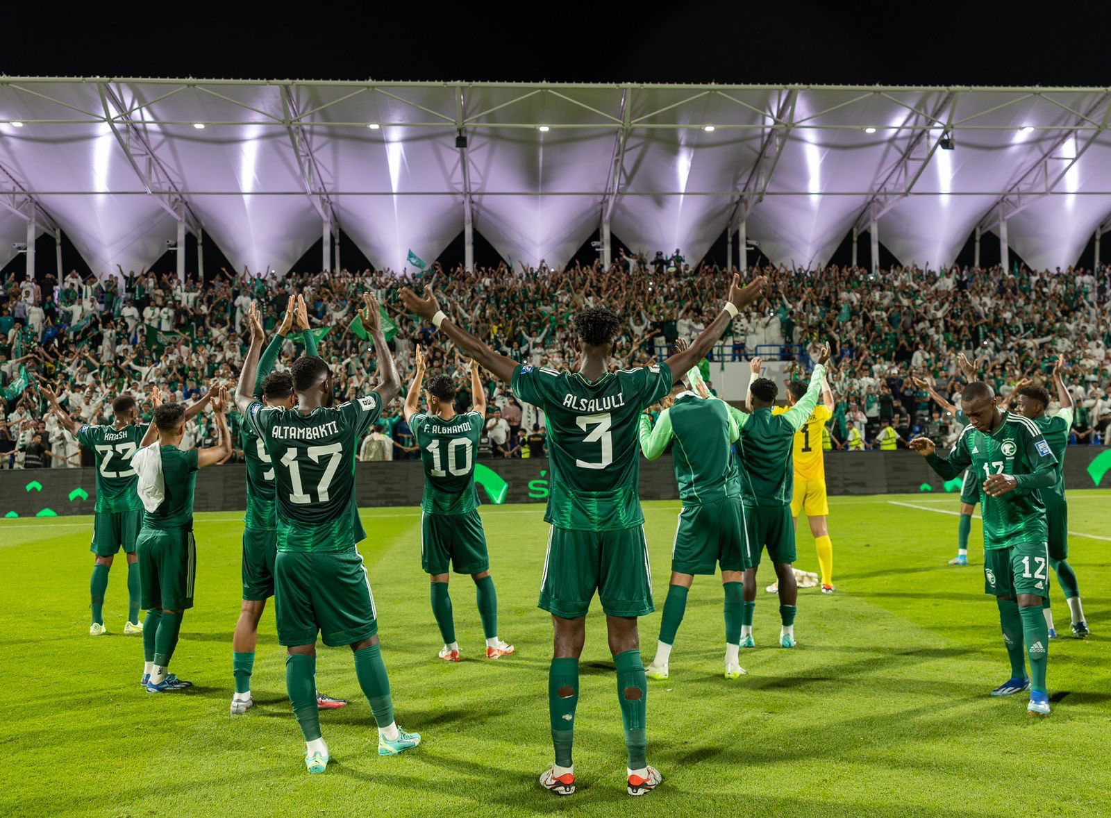 مانشيني يستدعي هندي ويستبعد العمري والشهراني