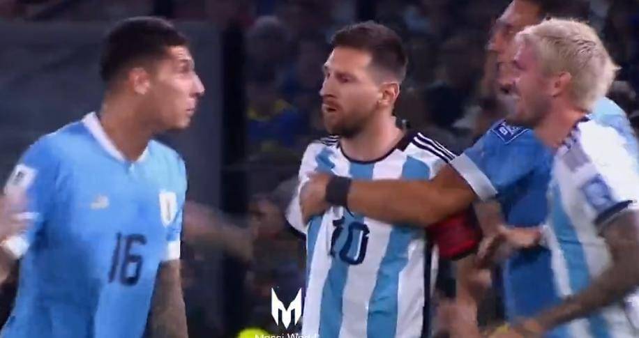 اشتباك بالأيدي بين ميسي وأوغارتي في تصفيات المونديال