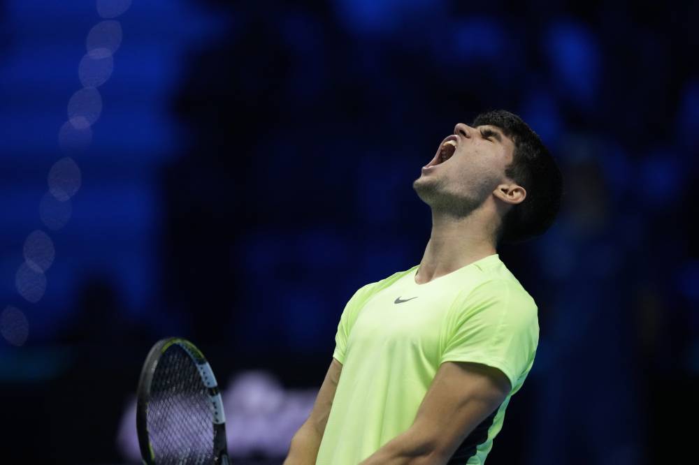 ألكاراس يضرب موعداً نارياً مع ديوكوفيتش في دورة «أيه تي بي»