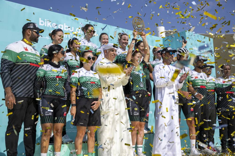  الفائزون على المنصة