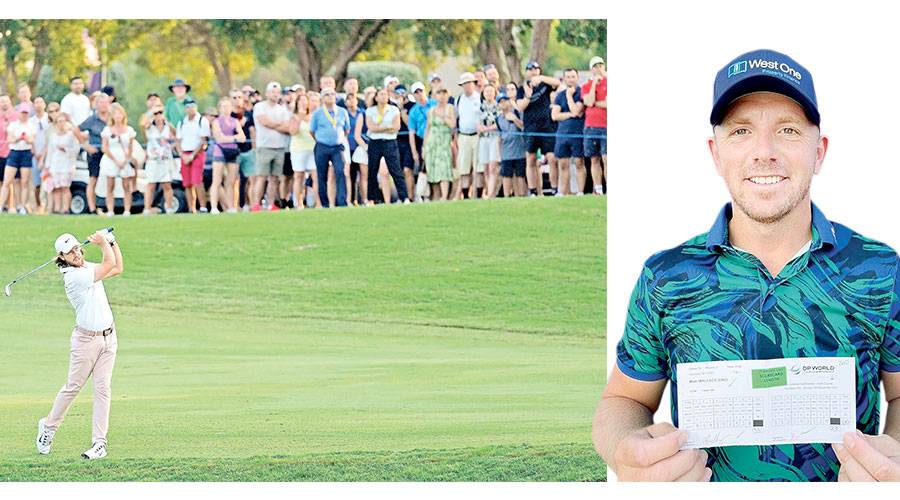 والاس يحتفل بالرقم القياسي مع ورقة احتساب نتيجة الجولة الثالثة - الإنجليوي تومي خلال المنافسات 