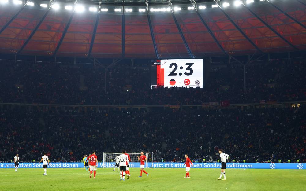 ألمانيا تسقط على أرضها فنياً وجماهيرياً أمام تركيا