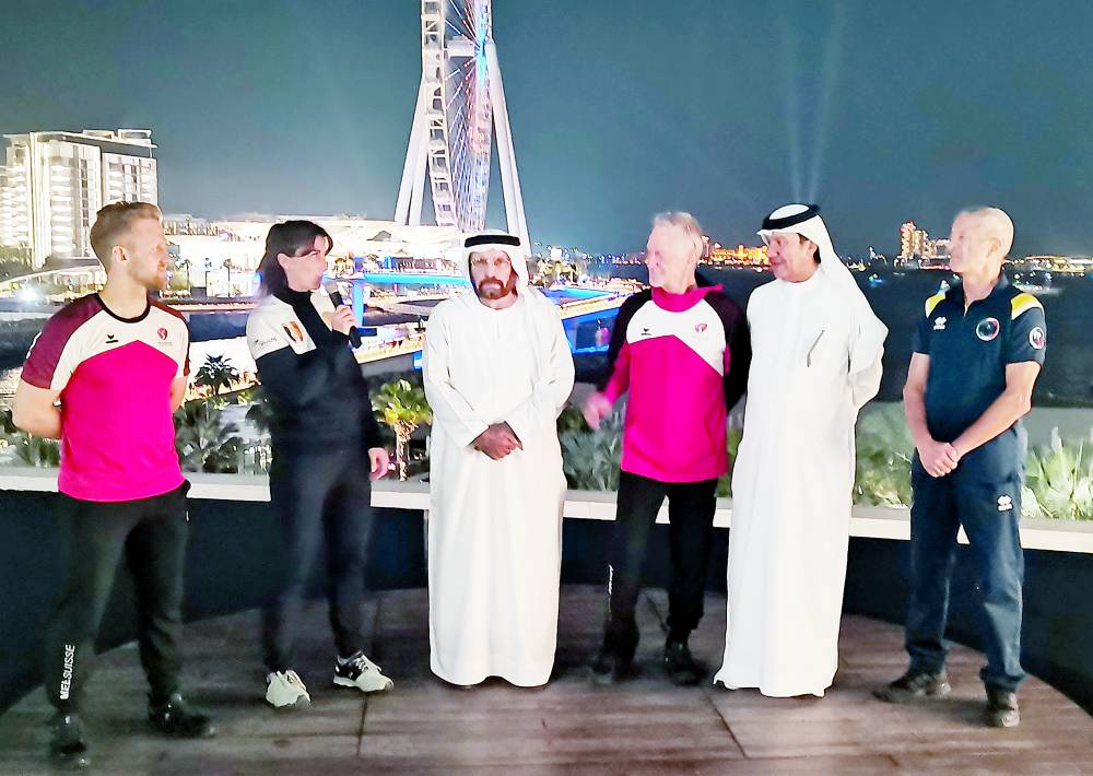 الحمادي والمازمي يرحبان بالوفود
