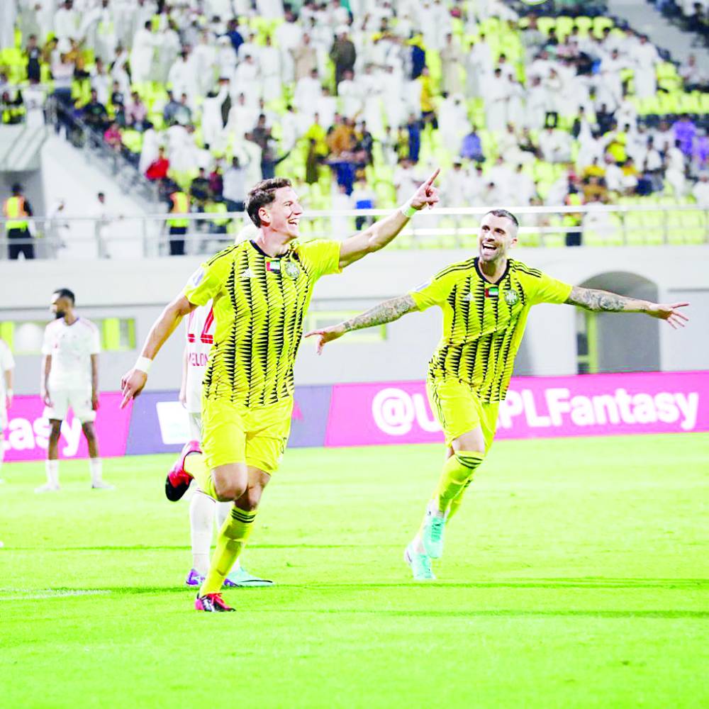 فرحة أندرياس فومبيرجر بهدف الفوز لكلباء