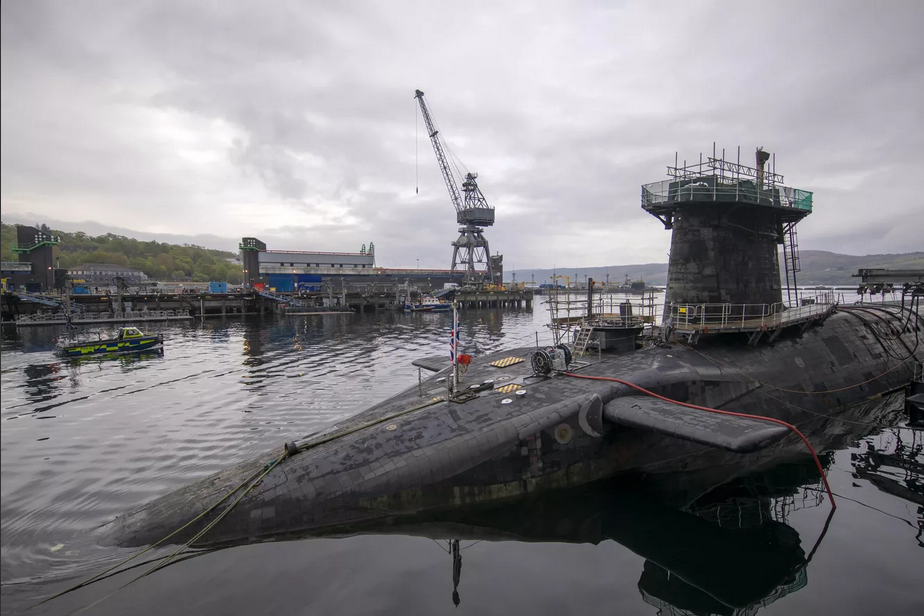 كادت تسببها غواصة بريطانية على طريقة «تيتان».. العالم ينجو من كارثة نووية
