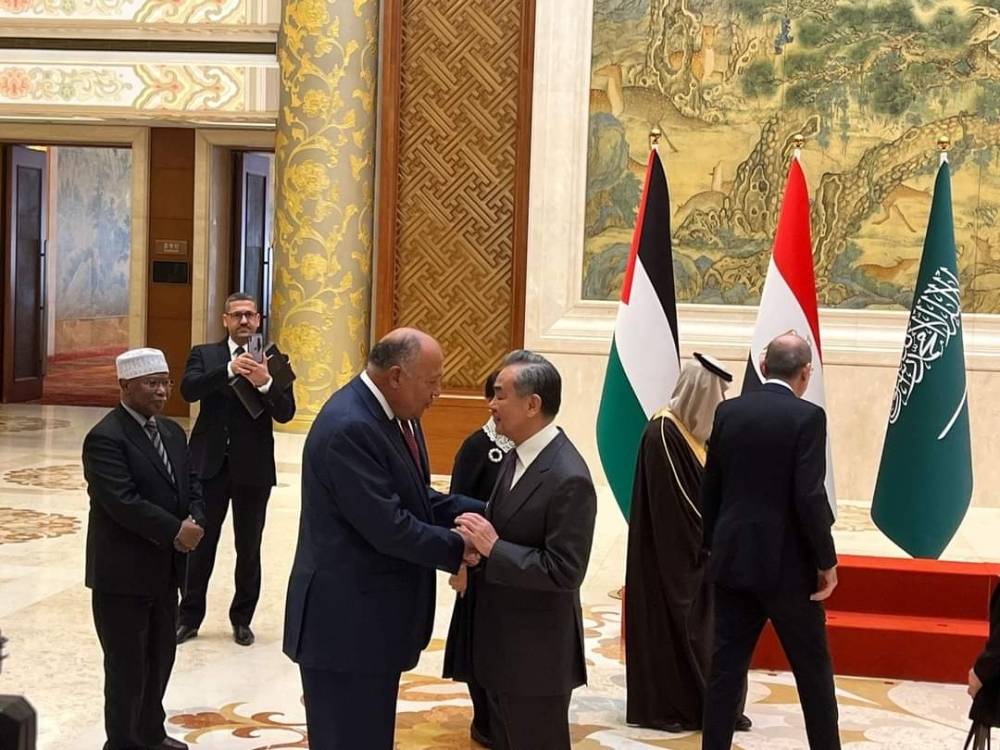  وزير الخارجية الصيني يرحب بسامح شكري والوفد العربي الإسلامي في بكين (الخليج)