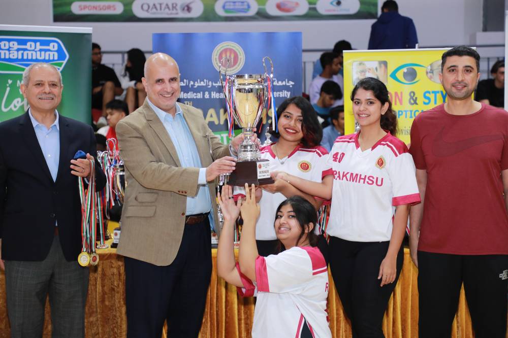 إسماعيل مطالقة يُتوج الفريق الفائز ببطولة «تنس الطاولة» للبنات