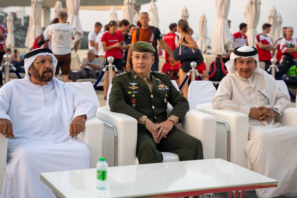 رئيس «السيزم» مع الحمادي والمازمي