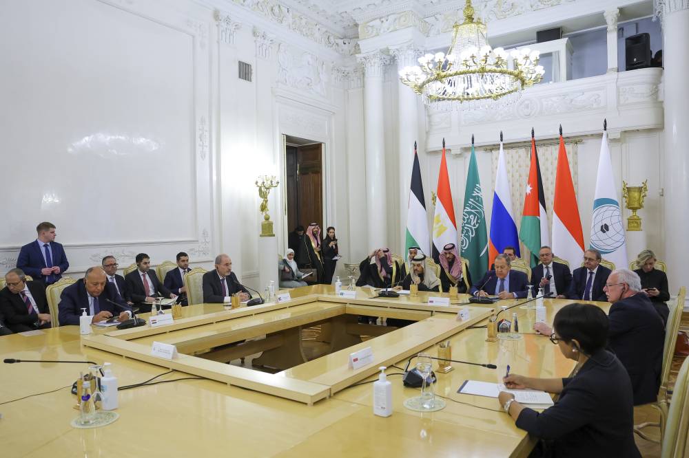  جانب من اجتماع لافروف مع الوفد الوزاري العربي الإسلامي في موسكو (ا ب) 