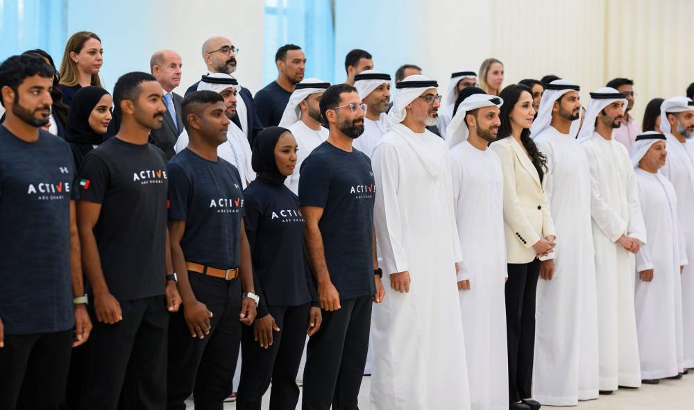 خالد بن محمد بن زايد يستقبل فريق «أكتف أبوظبي» الرياضي