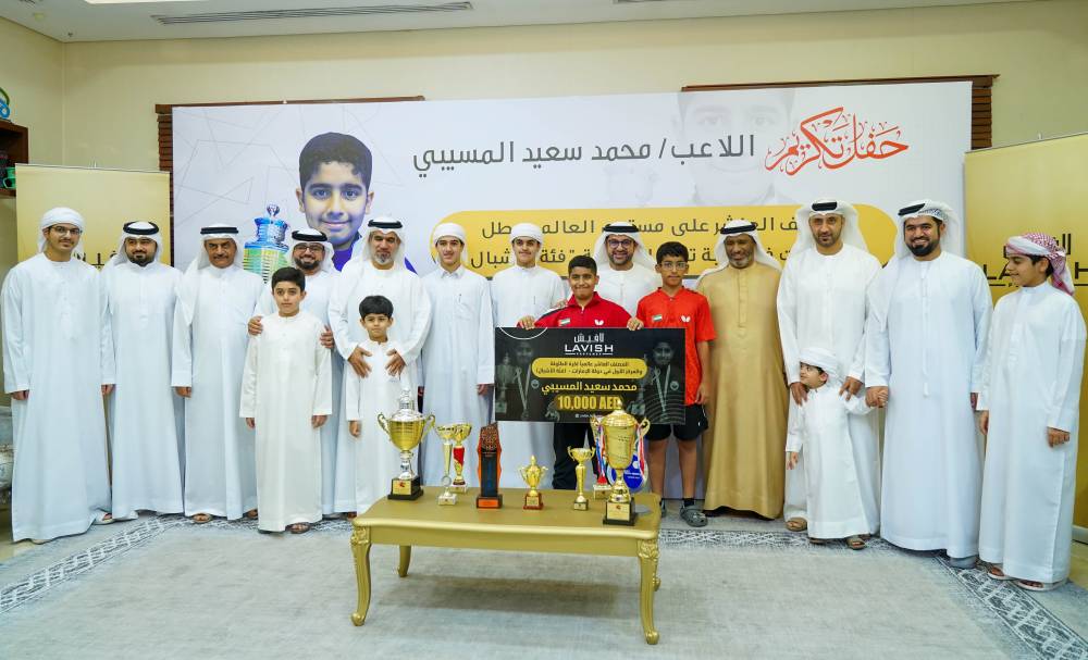 الهاشمي والرئيسي مع محمد المسيبي وأسرته في صورة تذكارية