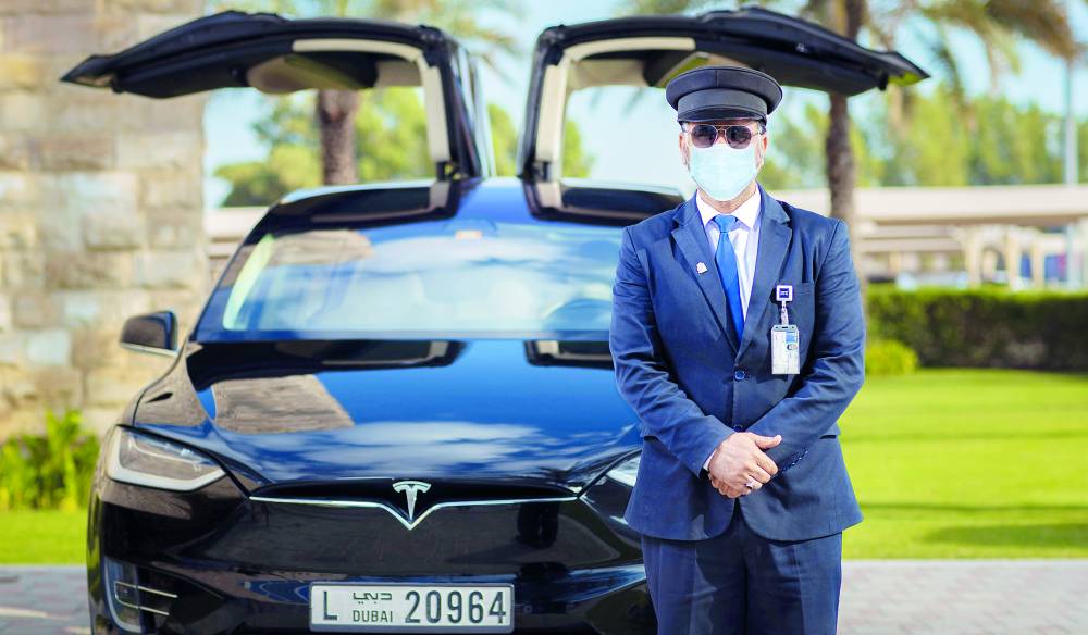 «بلومبرغ إنتلجنس»: أسعار المركبات الجديدة «أعلى من اللازم» و«الكهربائية» خيار مفضل