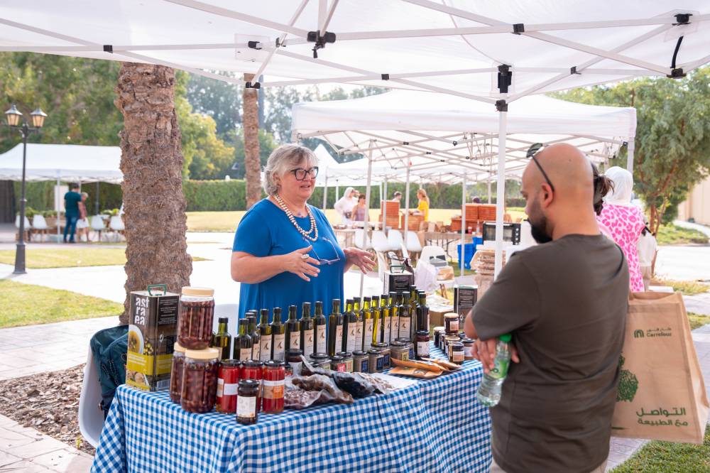 نادي دبي للسيدات يُنظم «سوق المزارعين»