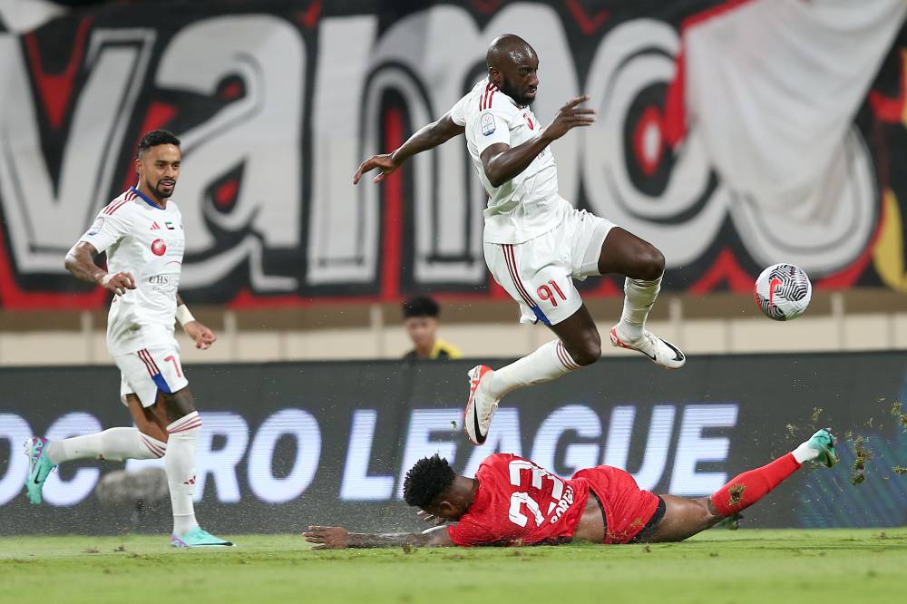 البطائح والشارقة في دوري أدنوك للمحترفين تصوير يوسف الامير