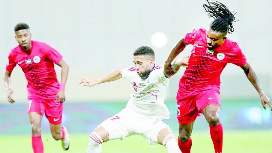 صراع على الكرة تصوير: يوسف الأمير 