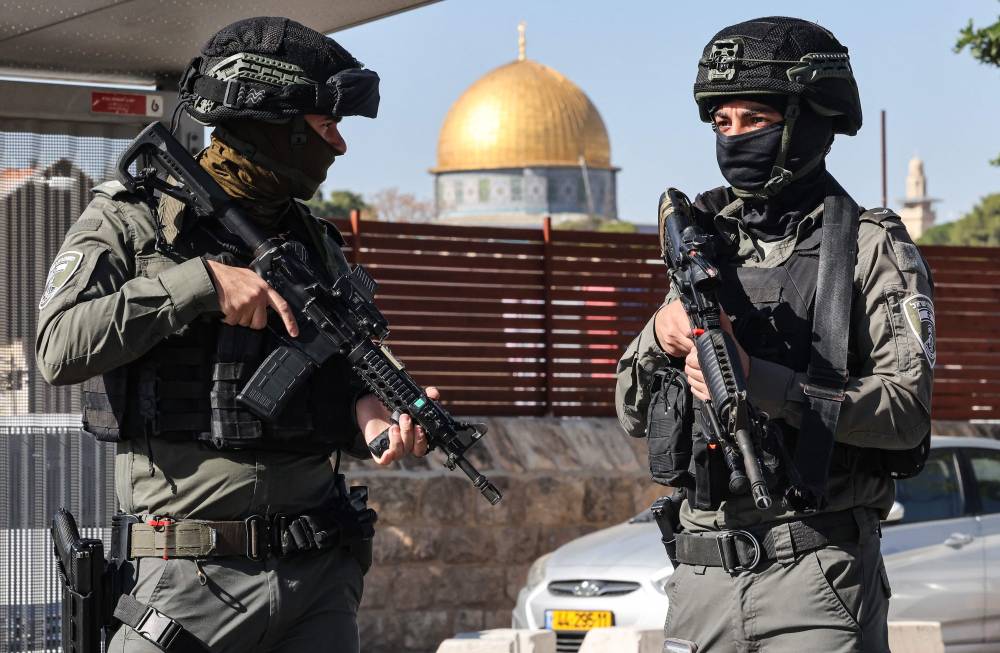  قوات إسرائيلية تغلق شارع رأس العامود نحو المسجد الاقصى (اف ب) 