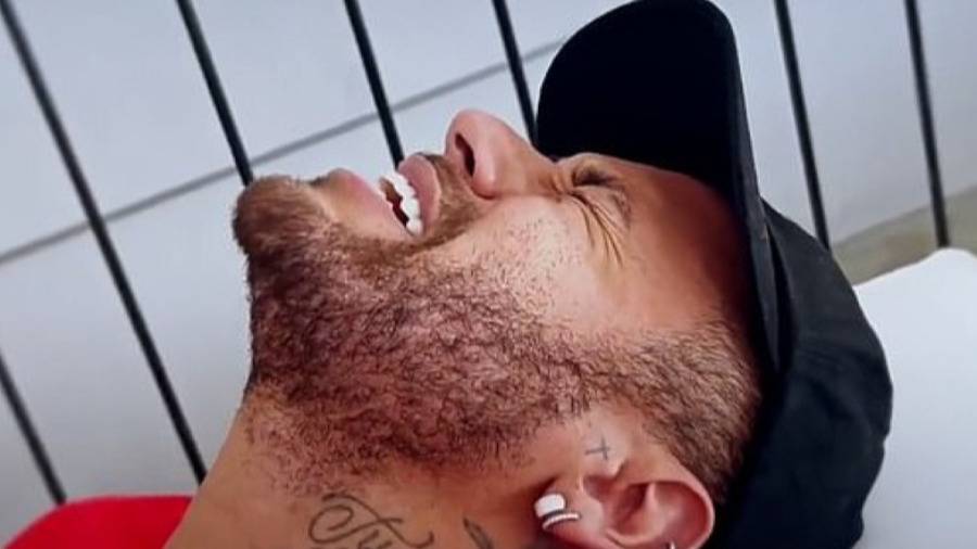 نجم الهلال نيمار يصرخ من الألم