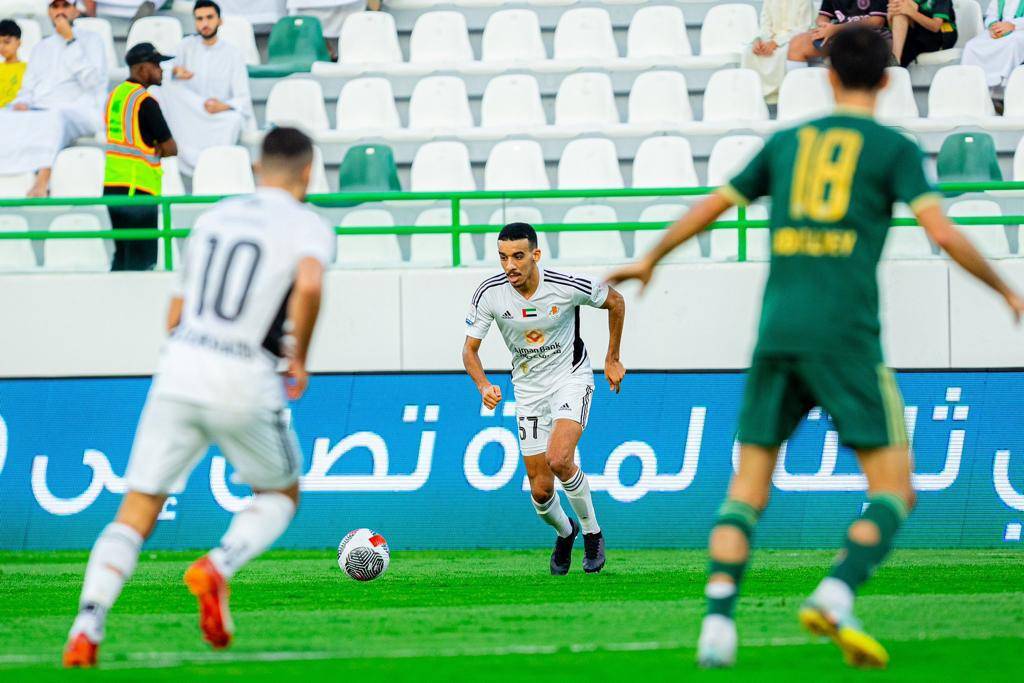 عجمان يهزم خورفكان ويحقق فوزه الأول