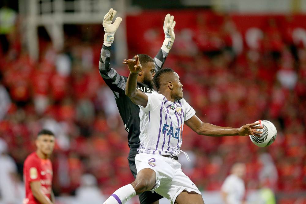 مباراة شباب الأهلي والعين   تصوير : (( هيثم الخاتم ))