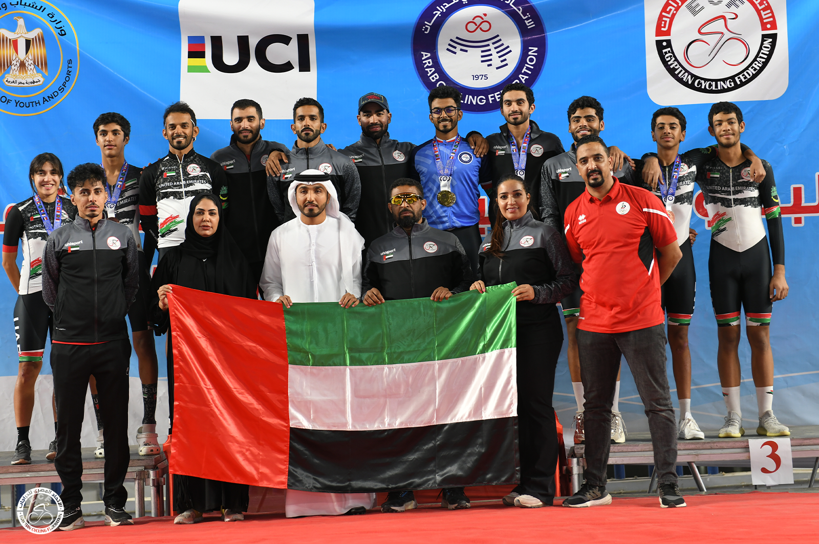 أبطال الإمارات على منصة التتويج