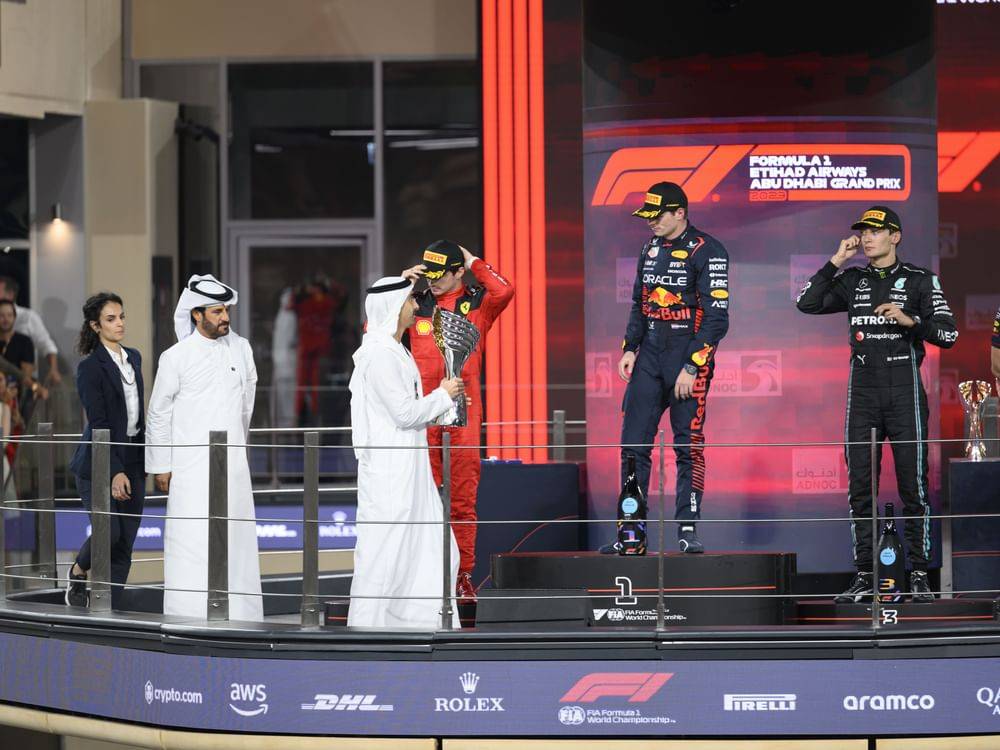 حمدان بن محمد بن زايد يتوِّج فيرستابن بلقب «فورمولا 1»