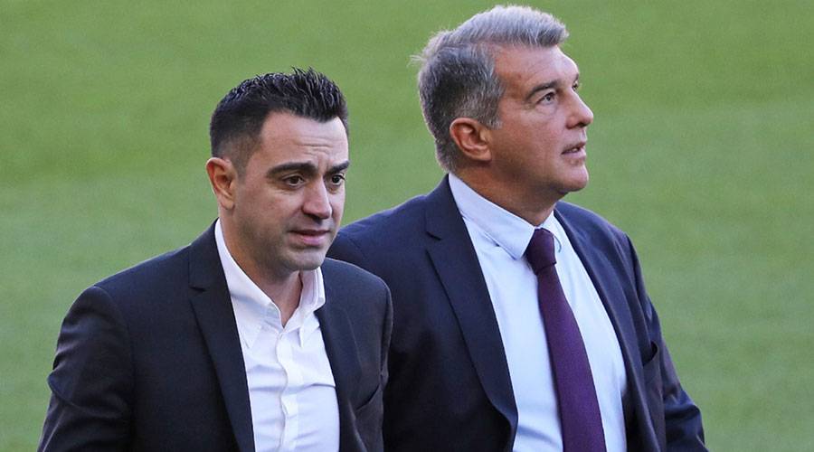 لابورتا يثير القلق حول مستقبل تشافي مع برشلونة