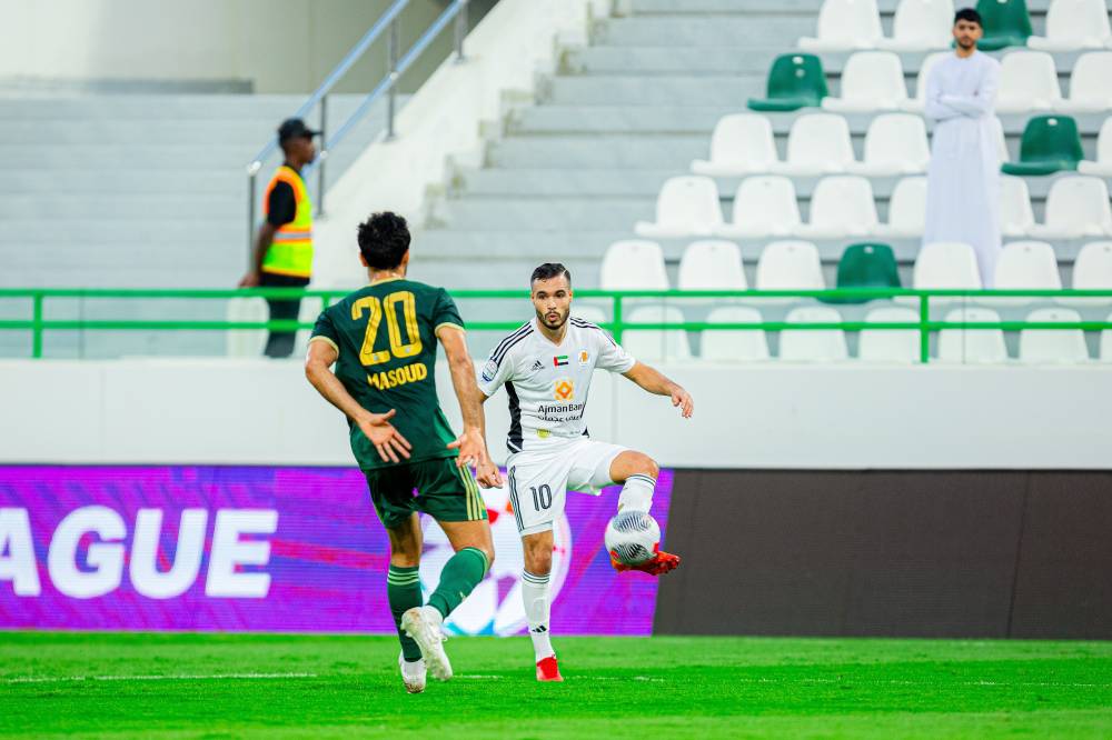 من مباراة خورفكان وعجمان