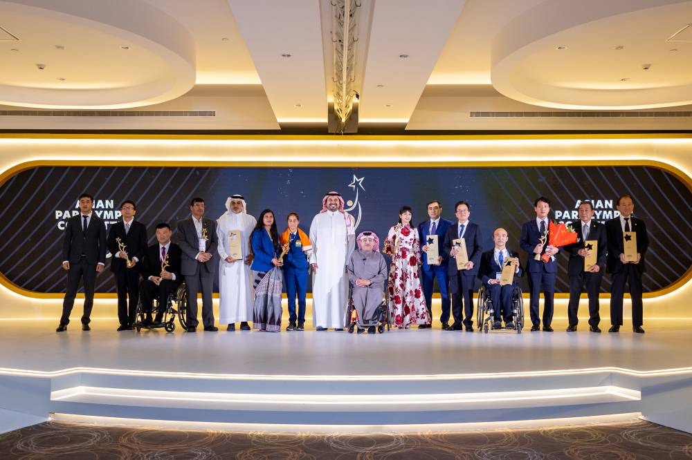 صورة جماعية للمكرمين