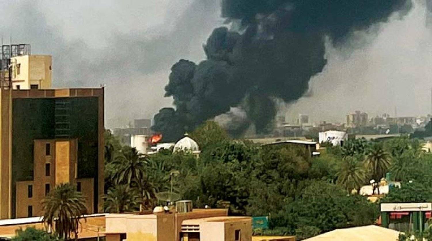 الجيش السوداني والدعم السريع يتبادلان القصف حول محيط القيادة العامة بالخرطوم 