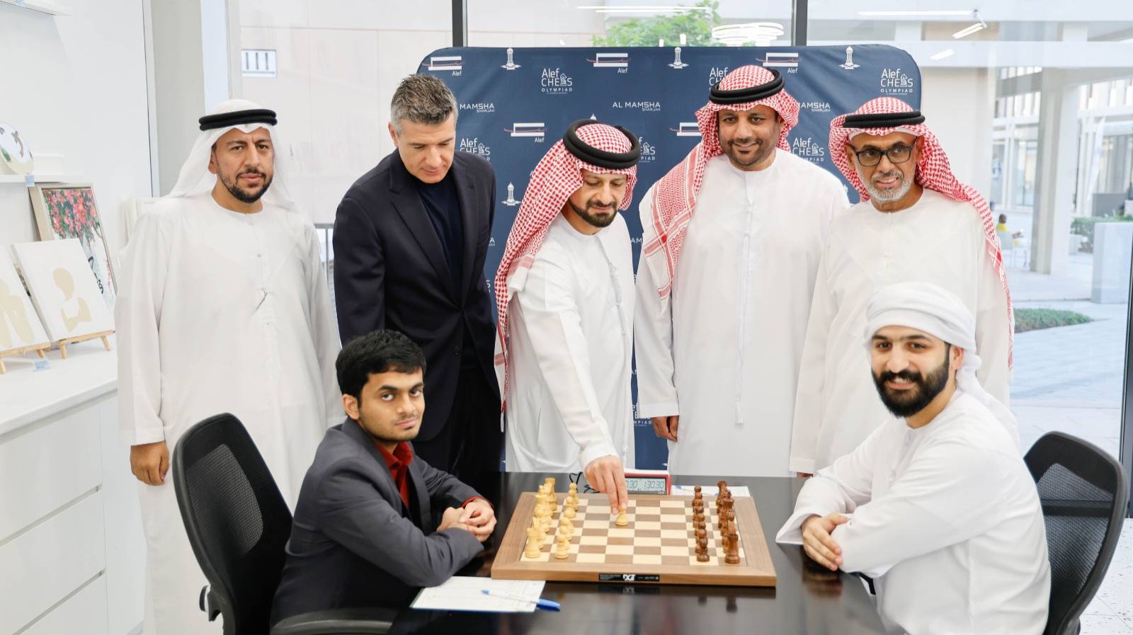 خالد القاسمي وعيسى هلال وعيسى عطايا خلال افتتاح البطولة