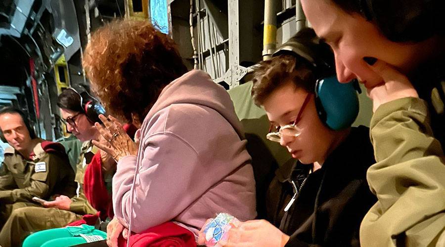 إطلاق سراح روسيتين من المحتجزين بغزة.. وإسرائيل تحقق بمقتل ثلاثة رهائن
