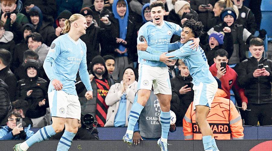  فرحة بهدف فوز سيتي على لايبزيغ 
 