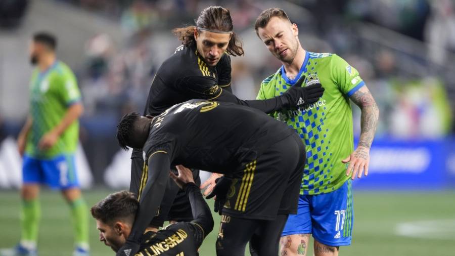 «ذنب المهملات».. قانون غريب سيطبق في كرة القدم