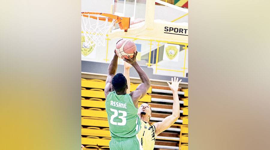  آساني يحاول التسجيل (تصوير: جون) 