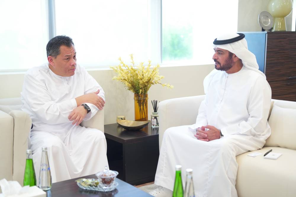 حمدان بن مبارك خلال لقاء داتوك