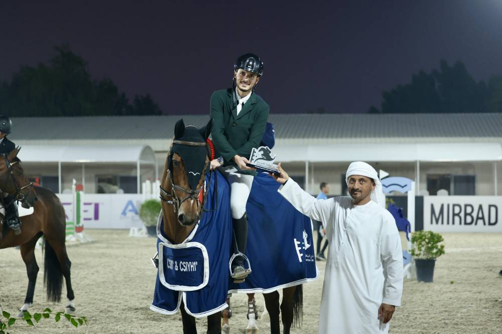 تتويج أسامة الزبيبي بجائزة المركز الأول