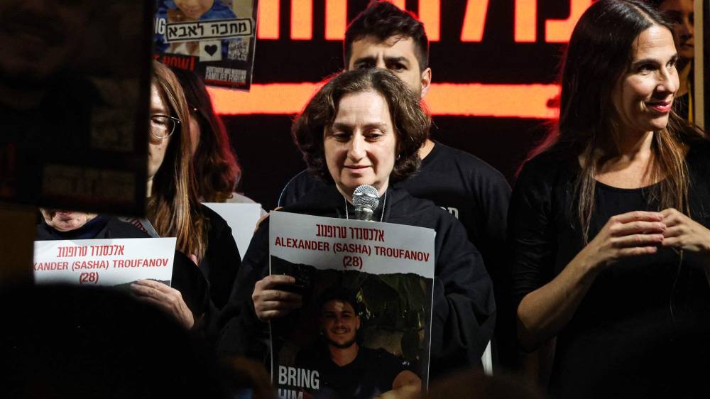 محتجزات إسرائيليات سابقات يدعون الحكومة للعمل على إطلاق المتبقين في غزة