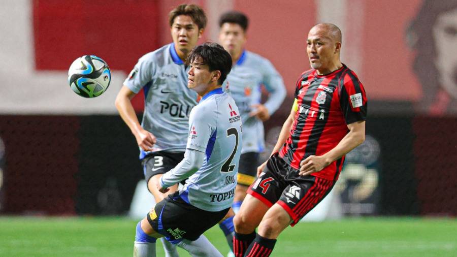 «العبقري» أونو يعتزل كرة القدم بعمر الـ44