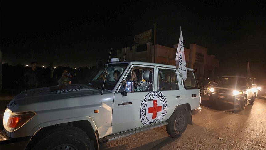 6 محتجزين تايلانديين في غزة يعودون إلى بانكوك