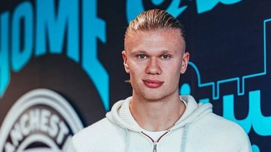 هالاند يتفوق على ميسي ويحصد جائزة «لاعب الكرة الذهبي»