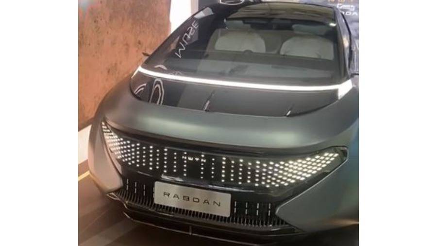 الإمارات تنتج أول سيارة كهربائية ذاتية القيادة بالكامل في العالم